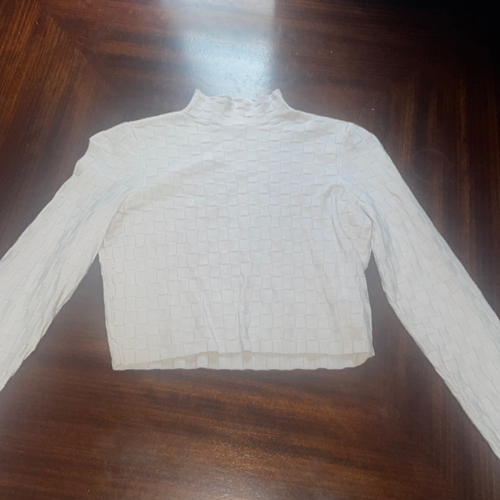 Women’s cropped turtle neck